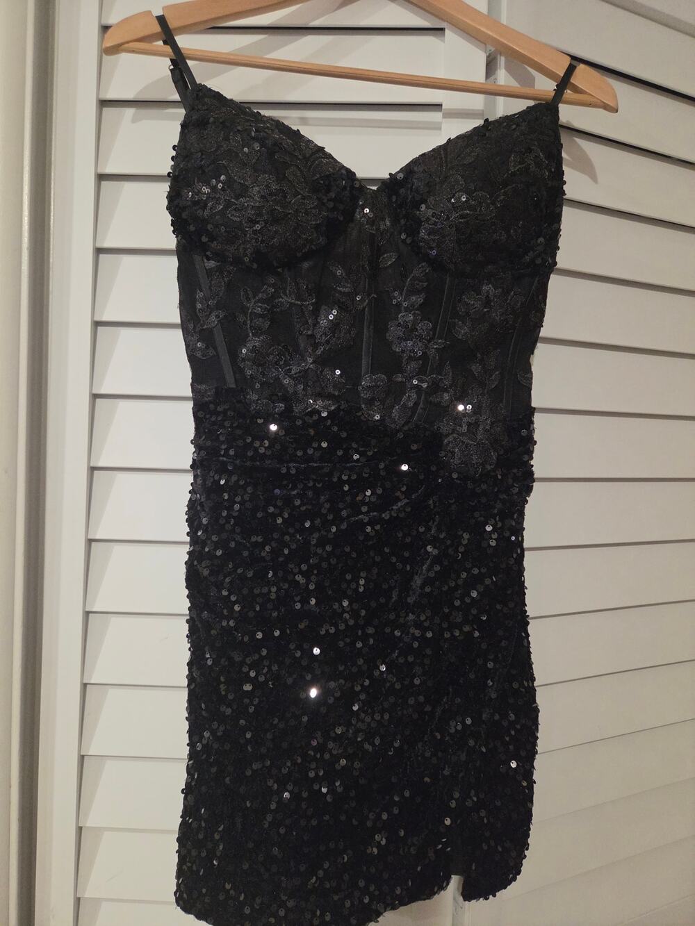 Little black dress strapless, corset style